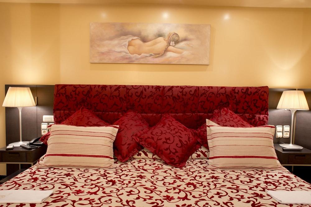 A Casa Canut Hotel Gastronomic Les Escaldes Exterior foto A room at the hotel